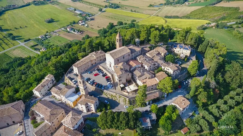 Albergo Diffuso Borgo Montemaggiore Montemaggiore al Metauro Exteriör bild